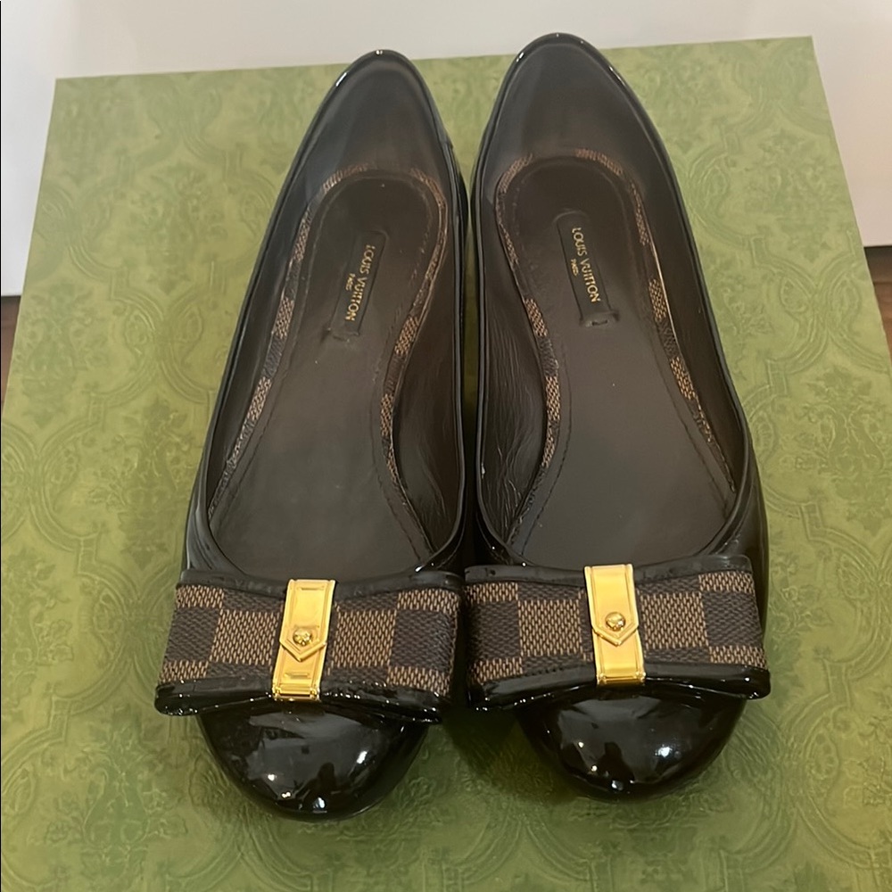 Louis Vuitton vernis and Gold Leather Loafers